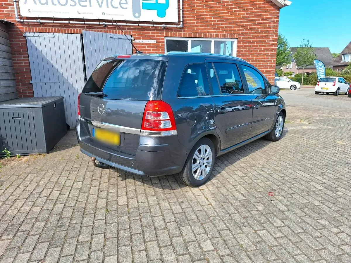 Gebraucht Opel Zafira 150 PS (110 kW) 2010 Grau Van / Kleinbus