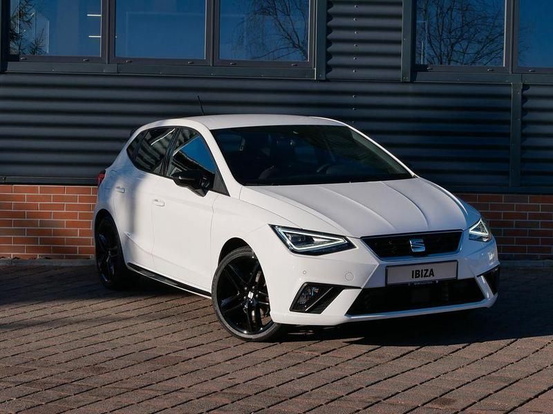 Weiß Gebraucht 2022 Seat Ibiza Black Edition Kleinwagen | 19.990 € (Guter Preis) - Bild 1/4