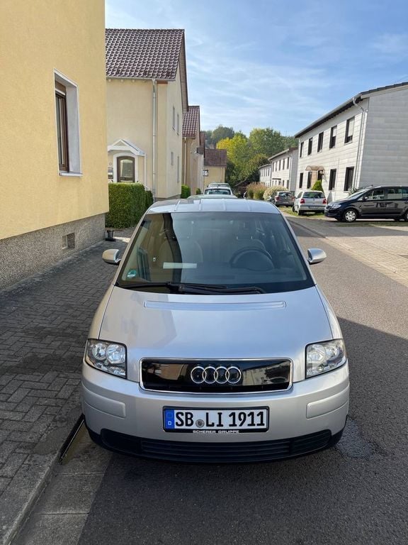 Grau Gebraucht 2001 Audi A2 Kleinwagen | 2.550 € (Superpreis) - Bild 1/4
