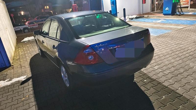Gebraucht Ford Mondeo 131 PS (96 kW) 2004 Blau Limousine