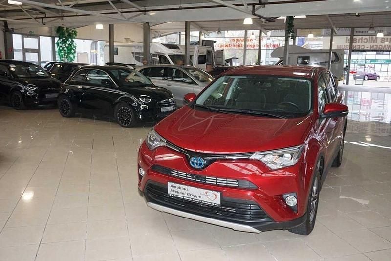 Rot Gebraucht 2018 Toyota RAV4 Team SUV | 22.990 € (Superpreis) - Bild 1/4