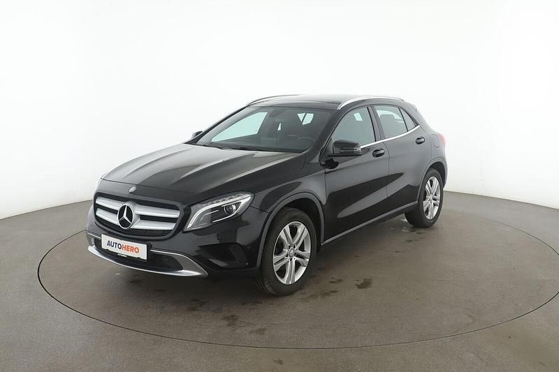 Schwarz Gebraucht 2016 Mercedes GLA200 Urban SUV | 18.750 € (Fairer Preis) - Bild 1/3