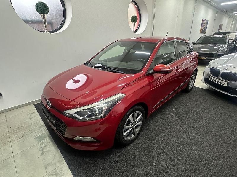 Rot Gebraucht 2016 Hyundai i20 Passion Limousine | 8.599 € (Fairer Preis) - Bild 1/4