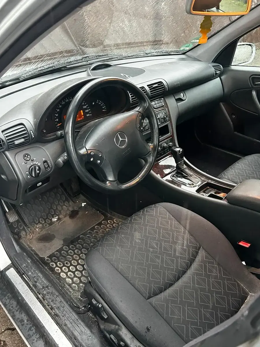 Gebraucht Mercedes C200 116 PS (85 kW) 2001 Silber Limousine