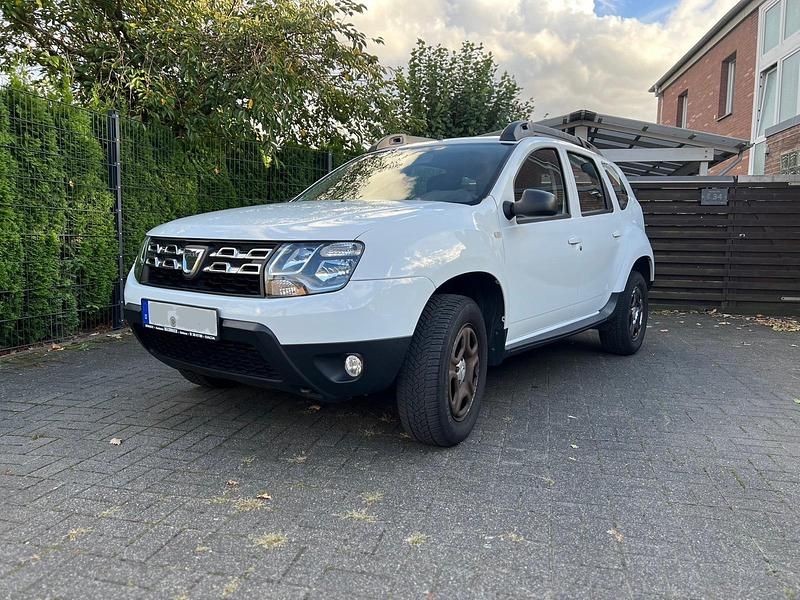 Weiß Gebraucht 2017 Dacia Duster SUV | 5.980 € (Teuer) - Bild 1/4