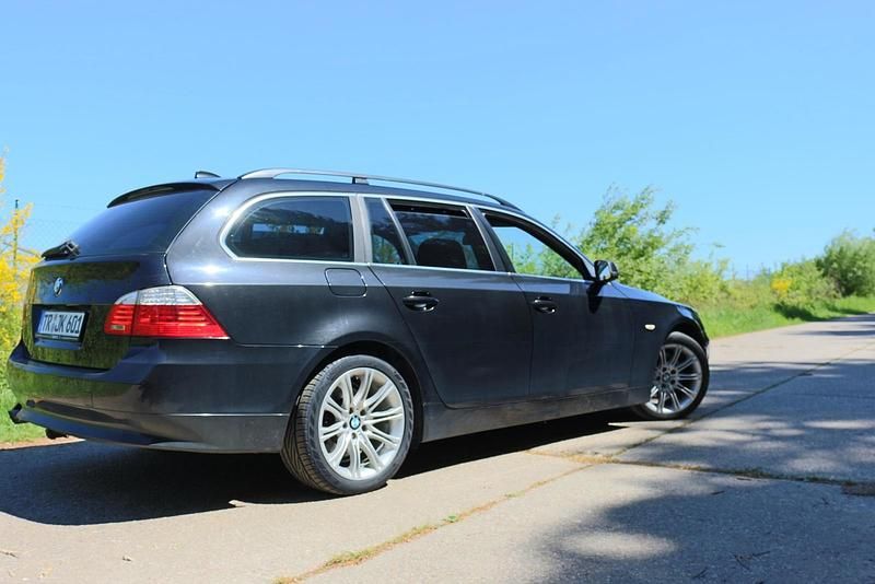 Gebraucht BMW 525 218 PS (160 kW) 2009 Schwarz Kombi