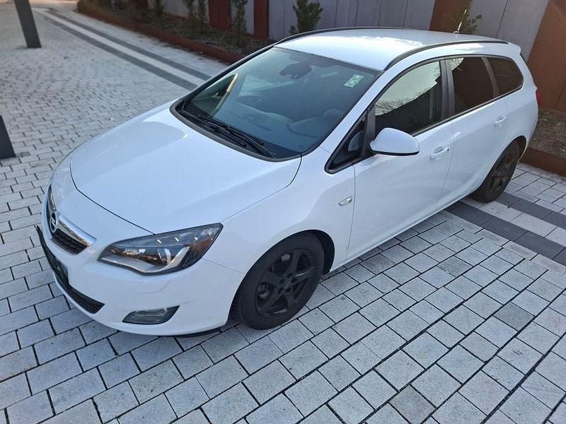 Gebraucht Opel Astra 160 PS (117 kW) 2011 Weiß Limousine