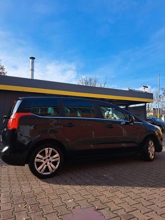 Schwarz Gebraucht 2012 Peugeot 5008 Family Van / Kleinbus | 3.700 € (Fairer Preis) - Bild 1/4