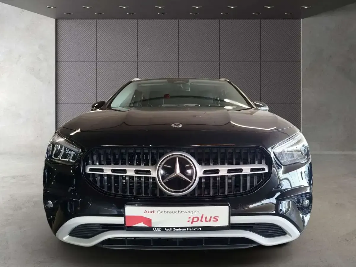 Gebraucht Mercedes GLA200 170 PS (125 kW) 2024 Nachtschwarz SUV