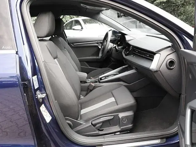 Gebraucht Audi A3 Advanced Plus 150 PS (110 kW) 2025 Navarrablau metallic Limousine