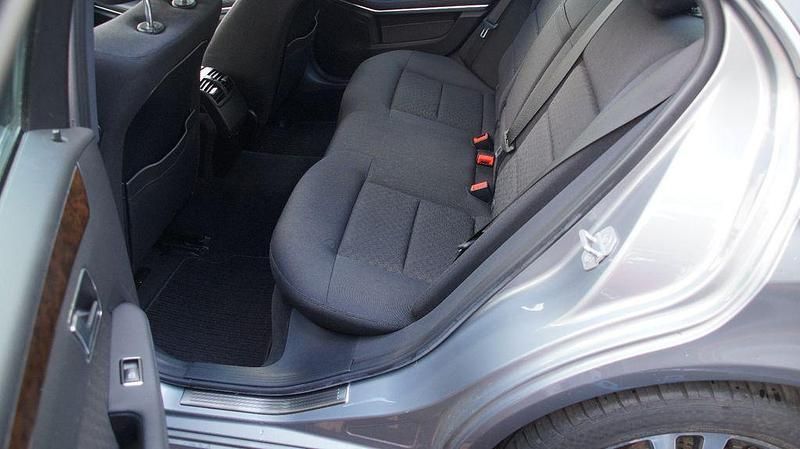 Gebraucht Mercedes E200 184 PS (135 kW) 2010 Silber Limousine