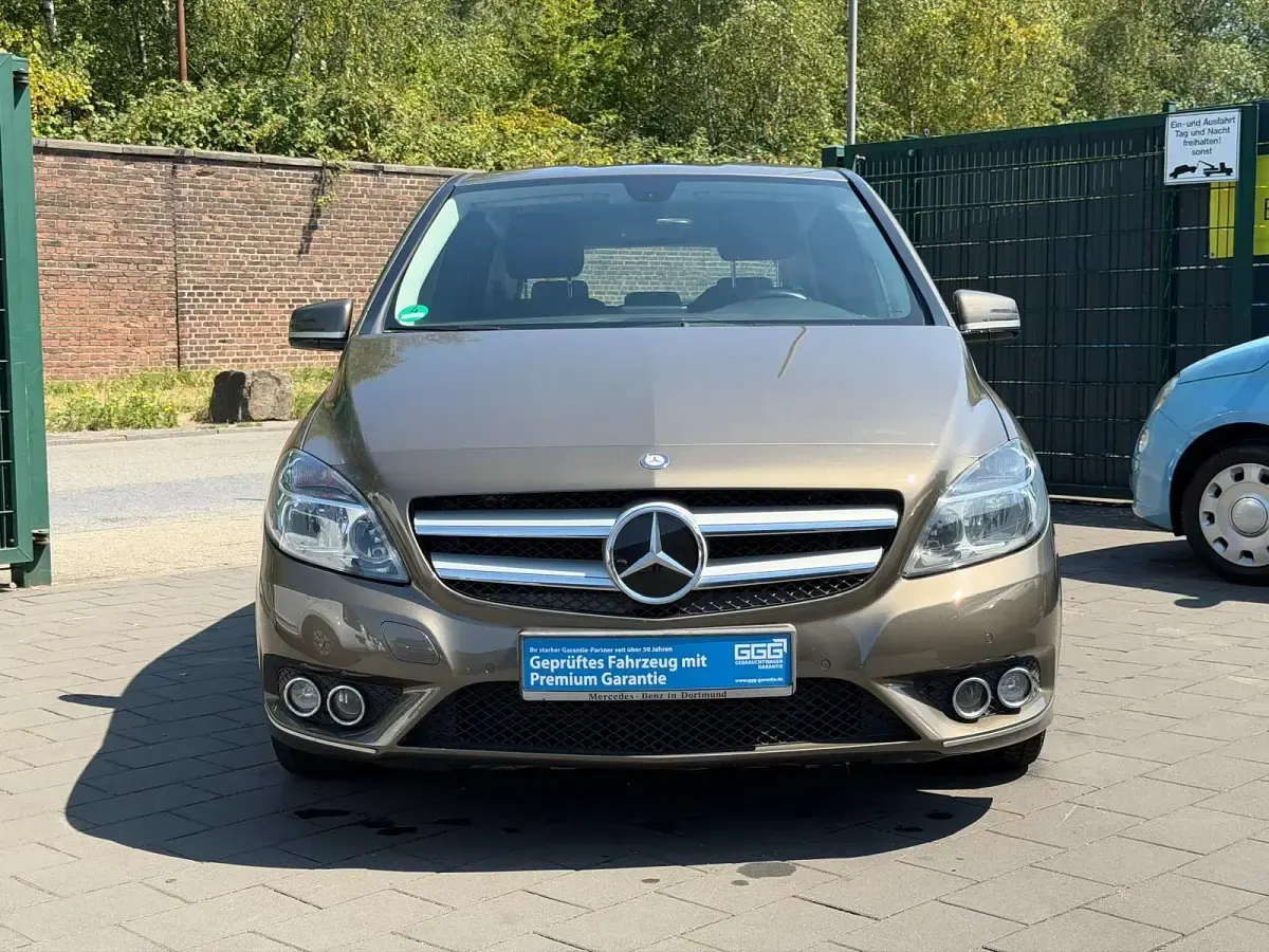 Gebraucht Mercedes B180 109 PS (80 kW) 2013 Grau Kleinwagen