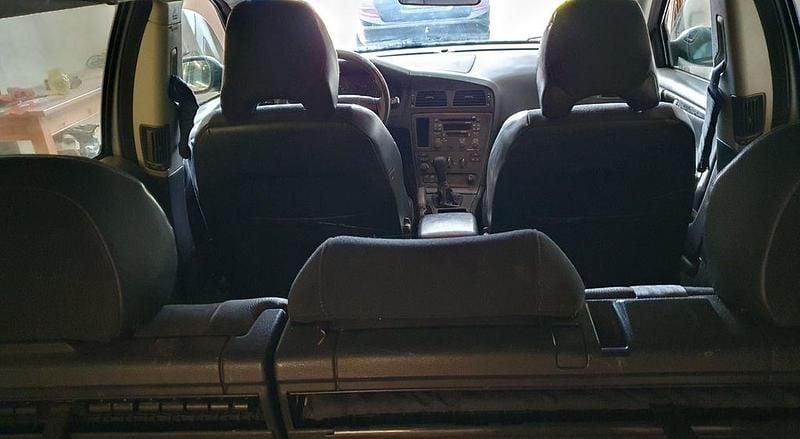 Grau Gebraucht 2002 Volvo V70 Kombi | 1.300 € (Superpreis) - Bild 1/4