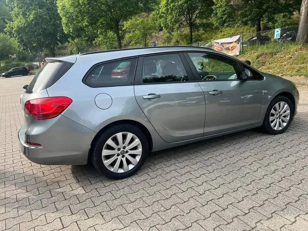 Gebraucht Opel Astra 140 PS (102 kW) 2012 Silber Kombi