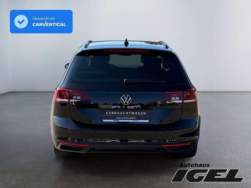 Gebraucht VW Passat 150 PS (110 kW) 2023 Deep black perleffekt Kombi