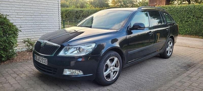 Schwarz Gebraucht 2011 Skoda Octavia Sport Kombi | 3.899 € (Guter Preis) - Bild 1/4
