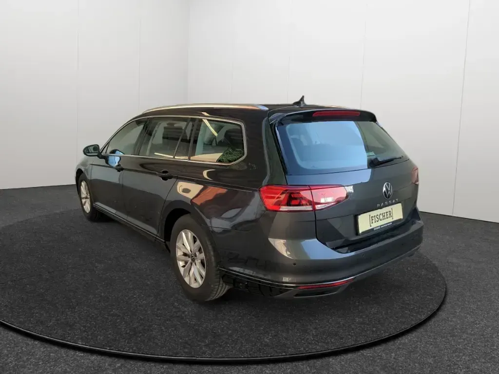 Gebraucht VW Passat Business 150 PS (110 kW) 2023 Grau Kombi