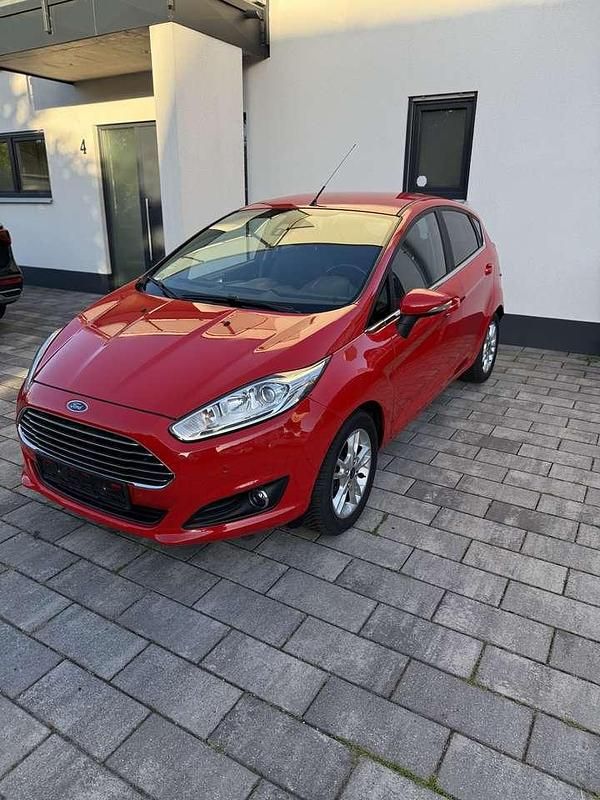 Gebraucht Ford Fiesta Titanium 101 PS (74 kW) 2016 Rot Limousine