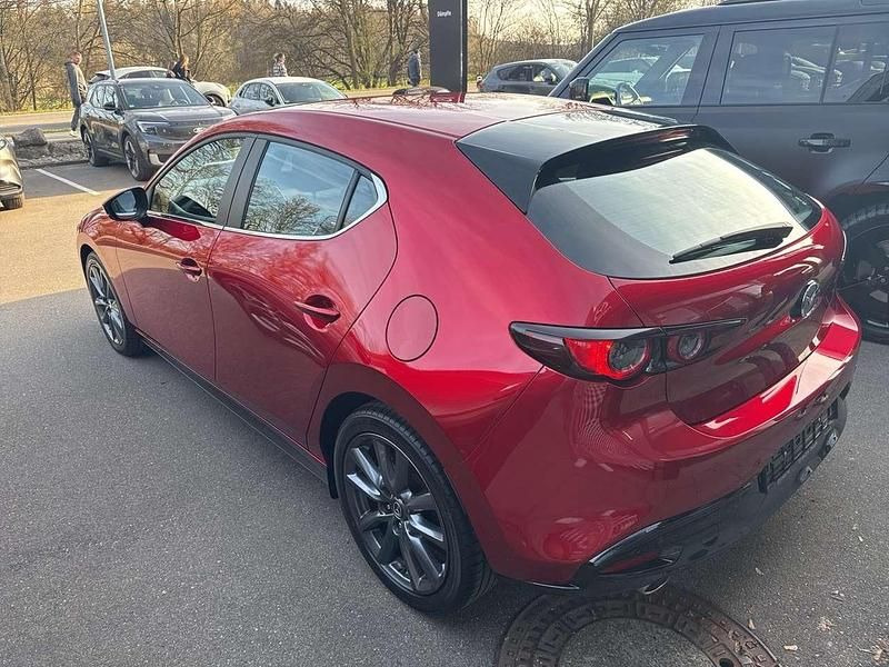 Gebraucht Mazda 3 Selection 122 PS (89 kW) 2022 Magmarot Limousine