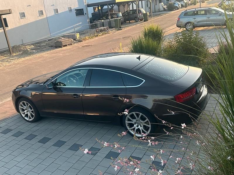 Braun Gebraucht 2011 Audi A5 Coupé | 9.000 € (Superpreis) - Bild 1/4