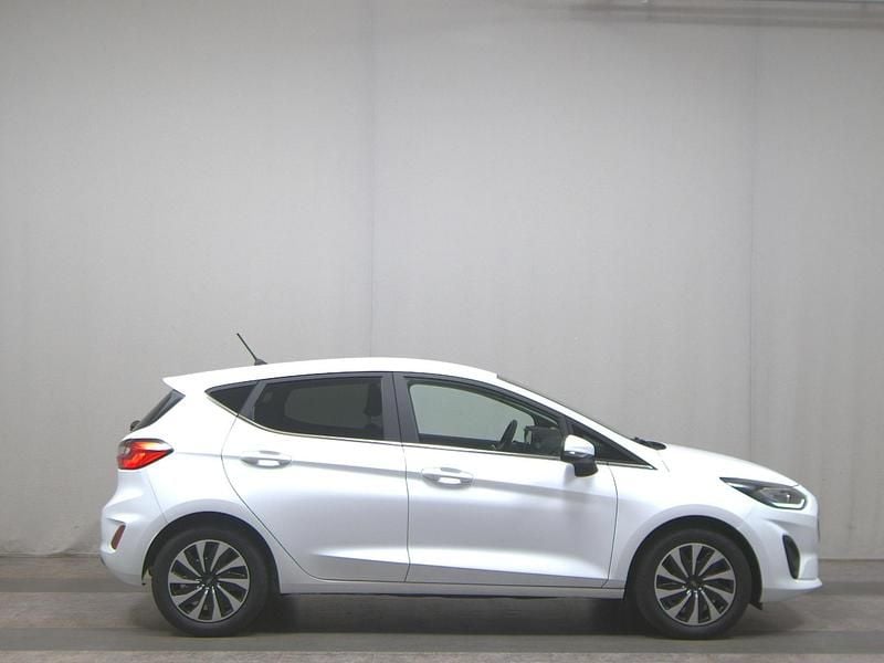 Gebraucht Ford Fiesta Titanium 125 PS (91 kW) 2022 Frost weiss Kleinwagen
