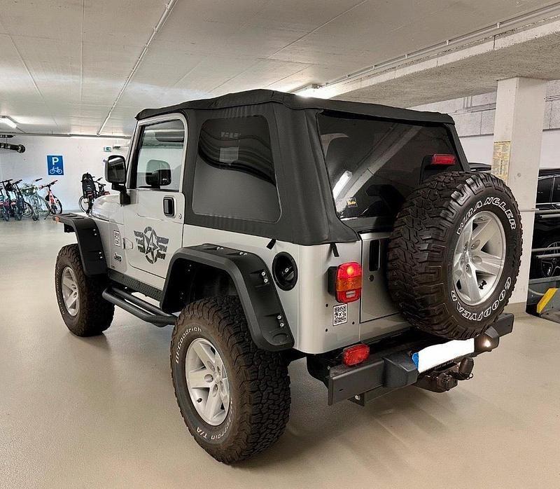 Gebraucht Jeep Wrangler Rubicon 174 PS (127 kW) 2003 Silber SUV