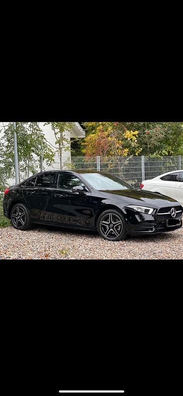 Schwarz Gebraucht 2021 Mercedes A250 Sport Limousine | 27.499 € - Bild 1/4