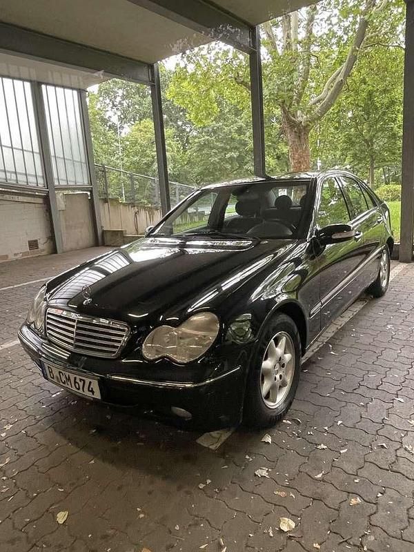 Schwarz Gebraucht 2001 Mercedes C200 Elegance Limousine | 1.950 € (Fairer Preis) - Bild 1/4