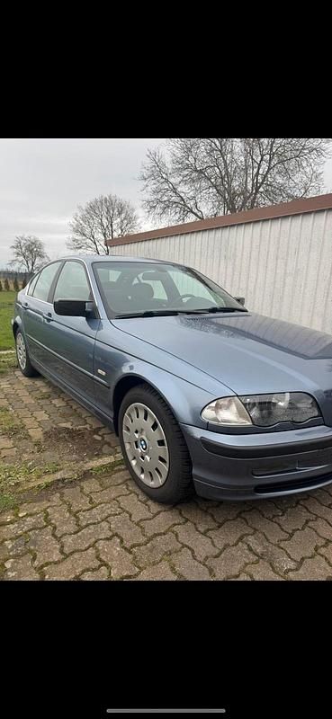 Blau Gebraucht 2001 BMW 325 Limousine | 4.999 € (Guter Preis) - Bild 1/4
