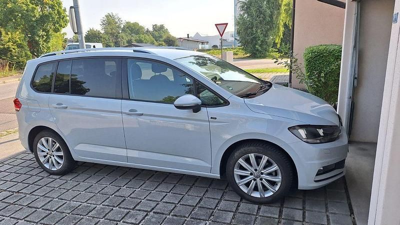 Weiß Gebraucht 2018 VW Touran Join Van / Kleinbus | 21.500 € (Superpreis) - Bild 1/4