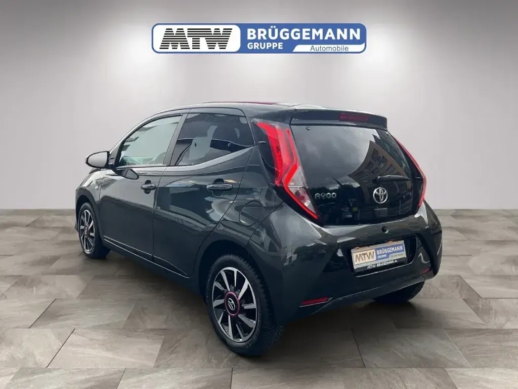 Gebraucht Toyota Aygo x-style 72 PS (52 kW) 2020 Grau Kleinwagen
