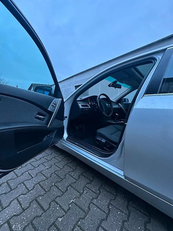 Gebraucht BMW 520 177 PS (130 kW) 2004 Silber Limousine