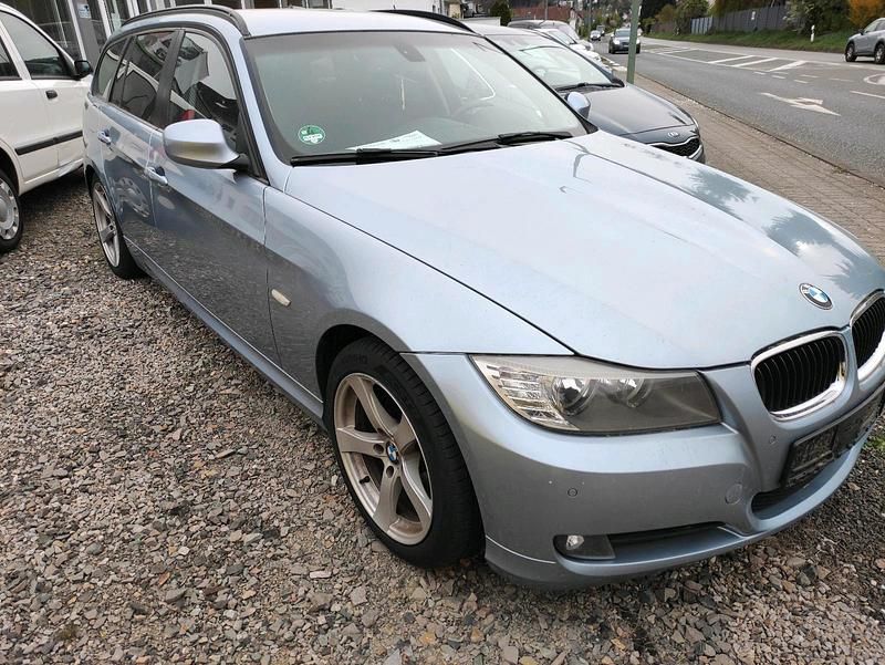 Gebraucht BMW 318 143 PS (105 kW) 2010 Blau Kombi