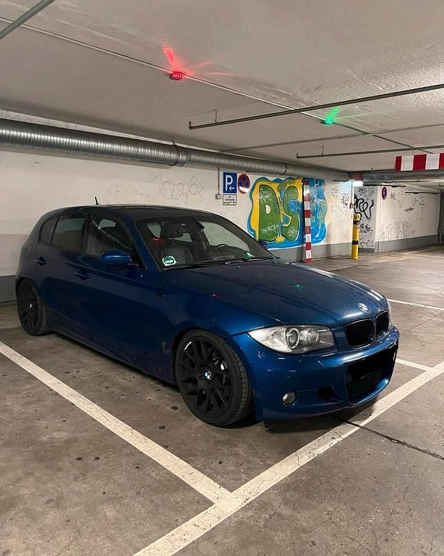 Blau Gebraucht 2009 BMW 123 Kleinwagen | 7.000 € (Fairer Preis) - Bild 1/4