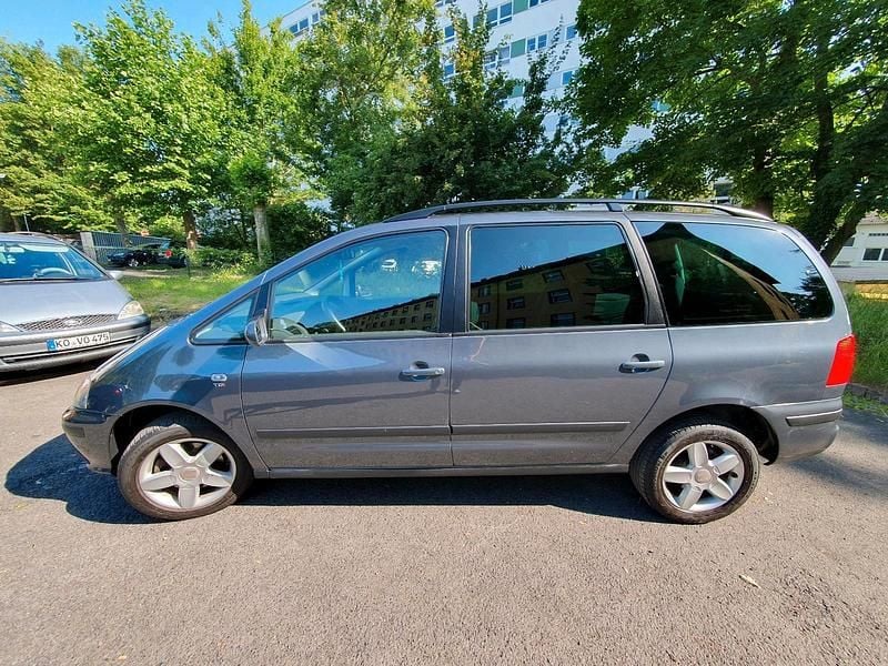 Grau Gebraucht 2007 Seat Alhambra Van / Kleinbus | 2.800 € (Fairer Preis) - Bild 1/4
