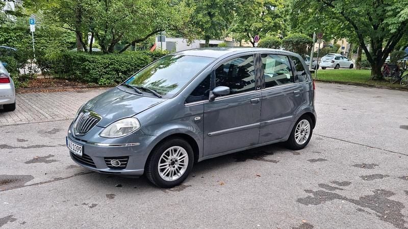 Grau Gebraucht 2008 Lancia Musa Van / Kleinbus | 1.150 € - Bild 1/4