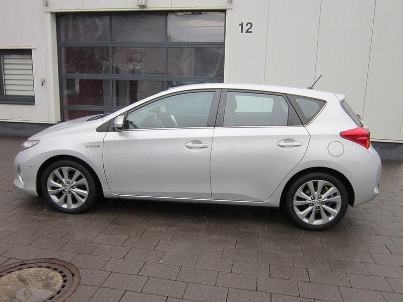 Gebraucht Toyota Auris Hybrid Edition 99 PS (72 kW) 2013 Silber Limousine