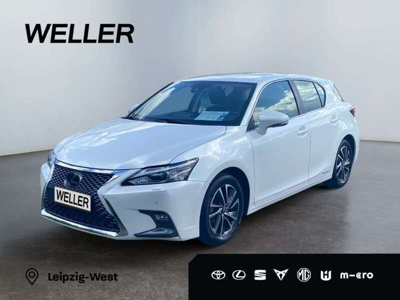 Weiss Gebraucht 2020 Lexus CT200h Executive Line Limousine | 22.990 € - Bild 1/3