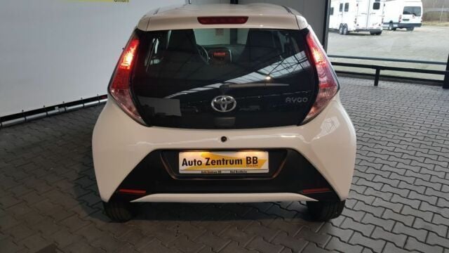 Gebraucht Toyota Aygo 69 PS (50 kW) 2014 Weiß Kleinwagen
