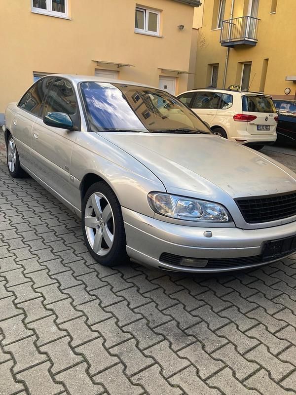 Silber Gebraucht 2002 Opel Omega Limousine | 650 € - Bild 1/4