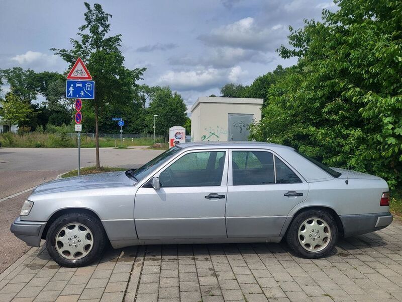 Gebraucht Mercedes E220 150 PS (110 kW) 1994 Limousine