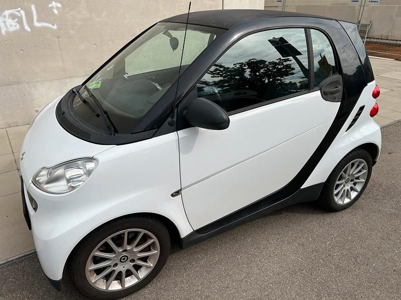 Weiß Gebraucht 2012 Smart ForTwo Coupé Pure Coupé | 5.500 € (Fairer Preis) - Bild 1/4