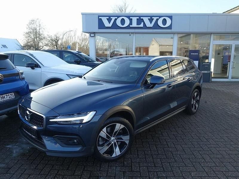 Gebraucht Volvo V60 CC Pro 250 PS (183 kW) 2021 Denim blue / Kombi