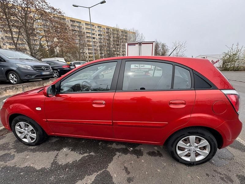 Gebraucht Kia Rio 80 PS (58 kW) 2011 Rot Kleinwagen