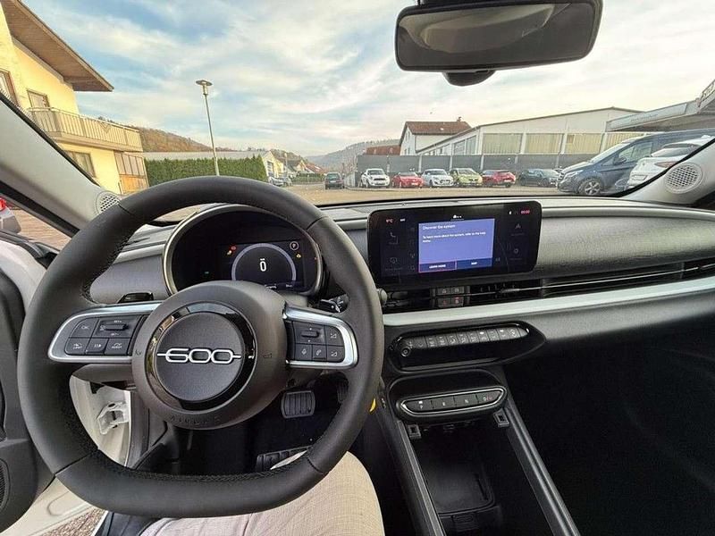 Gebraucht Fiat 600 101 PS (74 kW) 2024 Weiss SUV