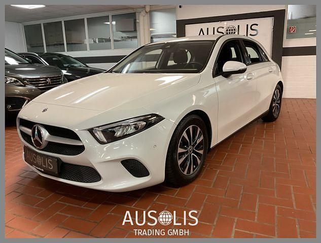 Digital weiß Gebraucht 2020 Mercedes A180 Business Limousine | 20.490 € (Superpreis) - Bild 1/4