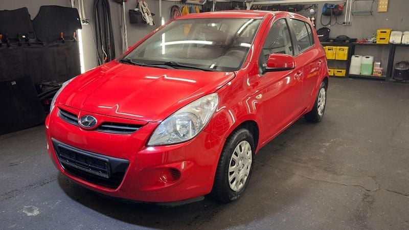 Rot Gebraucht 2012 Hyundai i20 Edition Kleinwagen | 2.900 € (Superpreis) - Bild 1/4