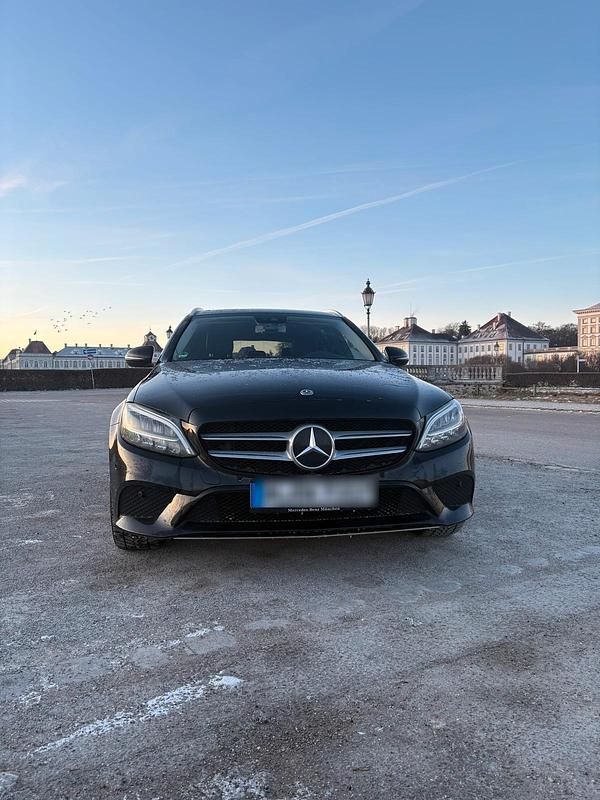 Schwarz Gebraucht 2020 Mercedes C220 Kombi | 22.500 € (Fairer Preis) - Bild 1/4
