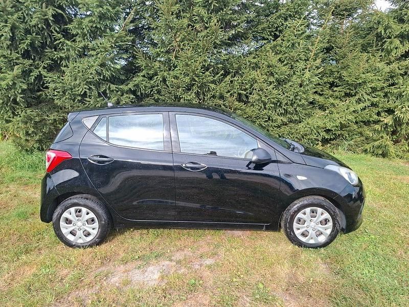 Schwarz Gebraucht 2015 Hyundai i10 Kleinwagen | 4.950 € (Superpreis) - Bild 1/4
