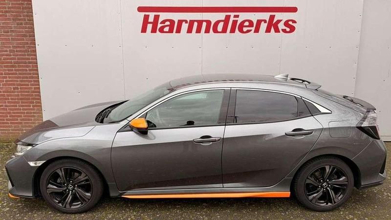 Gebraucht Honda Civic Elegance 126 PS (92 kW) 2019 Polished metal metallic (metallic) Limousine